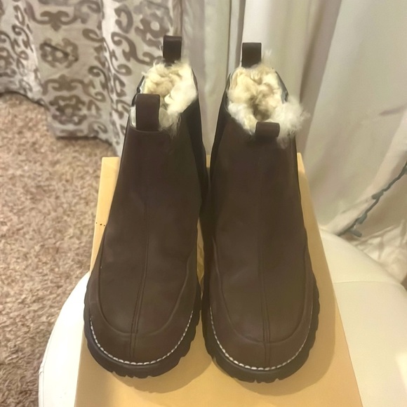 UGG Cove Ankle Boots - Picture 6 of 12